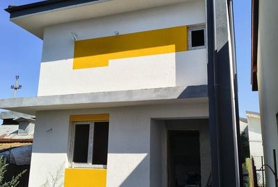 Casă cu 4 camere cu Canalizare în Central