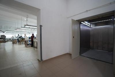 Spațiu comercial, de 6,474 mp, în Central - 1