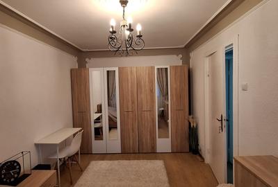 Apartament cu 2 camere semidecomandat în Podul de Piatră
