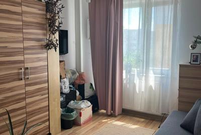 Apartament cu 4 camere semidecomandat în Rahova