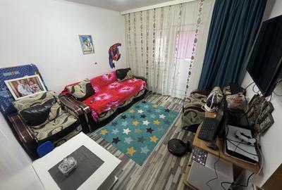 Apartament cu 3 camere decomandat, mobilat în CET - 4