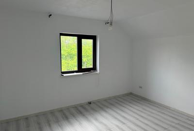 Casă cu 5 camere cu Garaj în Măriței - 10