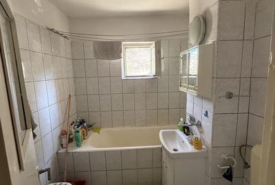 Apartament cu 3 camere decomandat în Micro 17