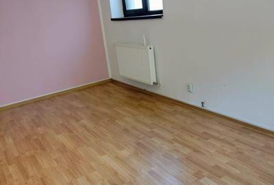 Apartament cu 3 camere decomandat în Obor