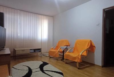 Apartament cu 3 camere decomandat în Micro 6