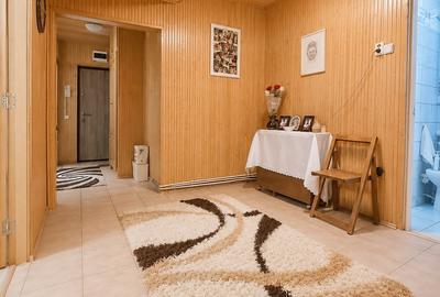 Apartament cu 3 camere decomandat în Precista