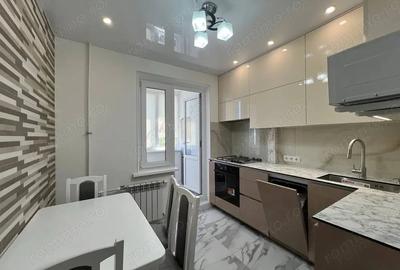 Apartament cu 2 camere decomandat în Tractorul