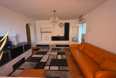 Apartament cu 2 camere semidecomandat, mobilat în Piața Centrală