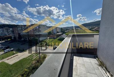 Apartament cu 3 camere semidecomandat, mobilat în Est - 22