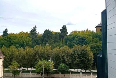 Apartament cu 3 camere în Centrul Civic