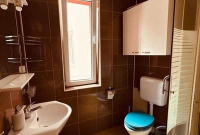 Apartament cu 3 camere decomandat în 7 Noiembrie - 8