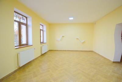 Casă individuală cu 6 camere cu Canalizare în Mehala