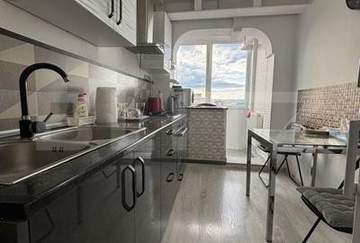 Apartament cu 3 camere decomandat în Centrul Civic