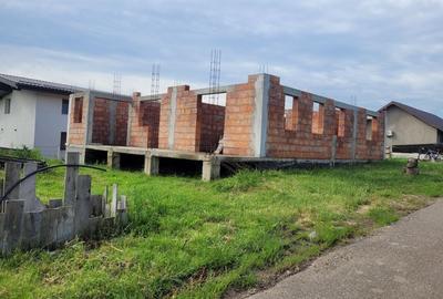 Casă cu 4 camere în Cornești