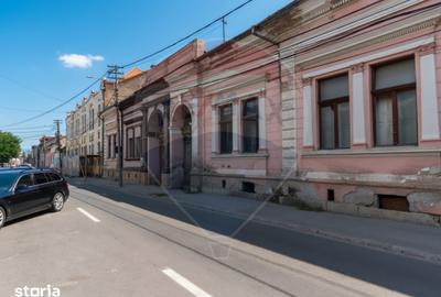 Casă cu 6 camere cu Teren 331 Mp în Ultracentral