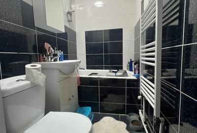 Apartament cu 3 camere semidecomandat în Micro 40