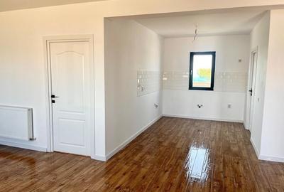 Casă cu 4 camere în Șimnicu de Sus