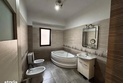 Apartament cu 3 camere decomandat, mobilat în Central