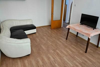 Apartament cu 3 camere decomandat în Berceni