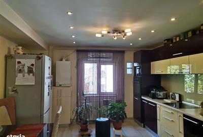 Apartament cu 4 camere decomandat în Mărăști