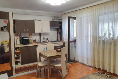 Apartament cu 3 camere decomandat în Central - 1