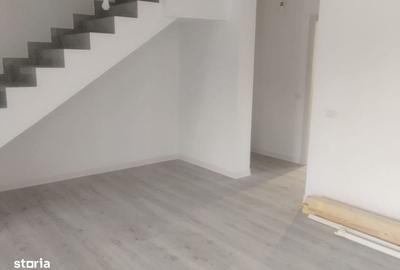 Casă cu 4 camere în Valea Adâncă