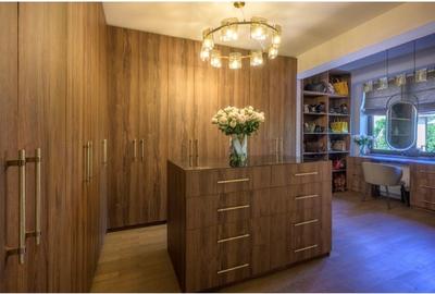 Duplex cu 8 camere cu Canalizare în Central - 10
