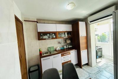 Apartament cu 2 camere decomandat în 1 Mai