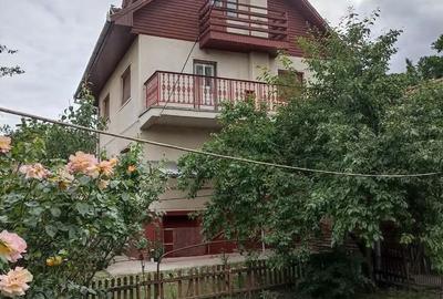Casă cu 7 camere cu Canalizare în Spitalului