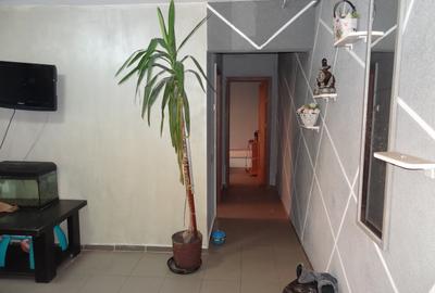 Apartament cu 3 camere nedecomandat în Km 4-5