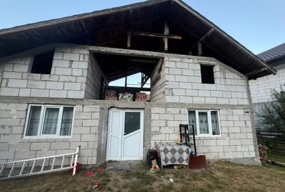 Casă cu 2 camere în Central