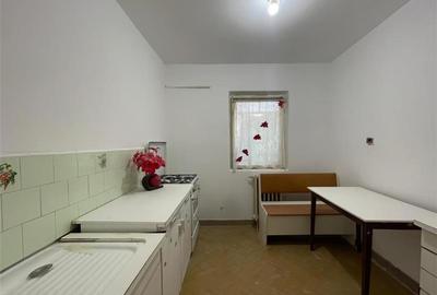 Apartament cu 2 camere decomandat în C5 - 6