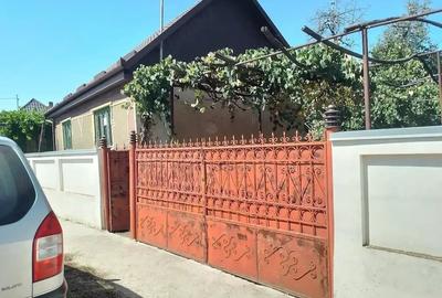 Casă cu Teren 35 Mp în Marca