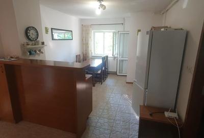 Apartament cu 3 camere decomandat, mobilat în Lujerului