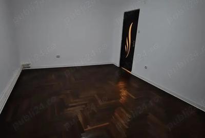 Apartament cu 4 camere decomandat în Roman - 4