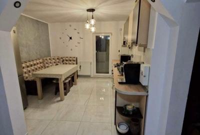 Apartament cu 4 camere decomandat în Central