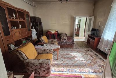 Casă cu Teren 763 Mp în Valea Roșie