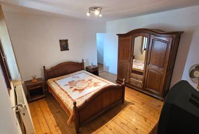Casă cu 4 camere în Pârneava