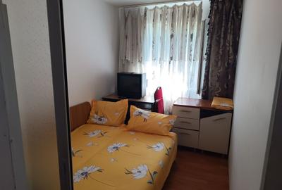 Apartament cu 3 camere semidecomandat în Palazu Mare