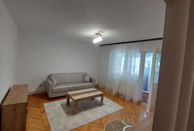 Apartament cu 3 camere decomandat în Micro 5