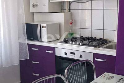 Apartament cu 3 camere decomandat în Teilor