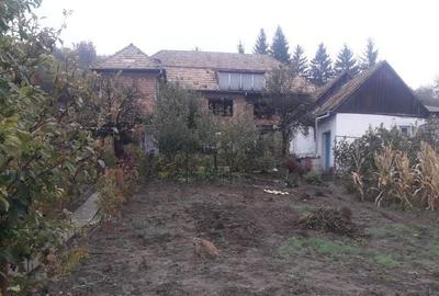 Casă cu 4 camere în Ceuaș