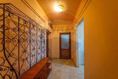 Apartament cu 3 camere semidecomandat, mobilat în Chișineu-Criș - 1