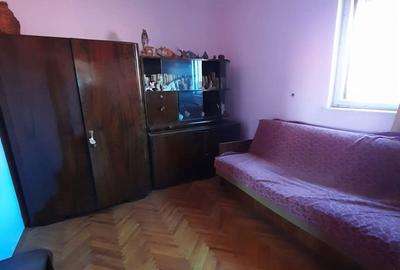 Casă cu 6 camere cu Teren 530 Mp în Cuștelnic - 2