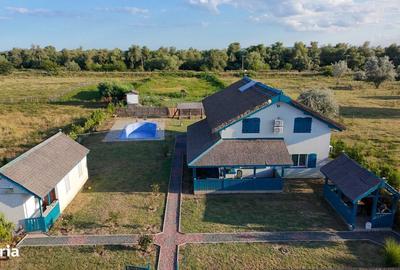 Casă cu 4 camere cu Piscina în Central