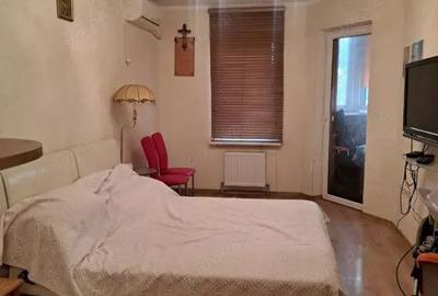 Garsonieră decomandată în Gara de Nord