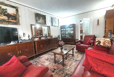 Apartament cu 3 camere decomandat în Cetate