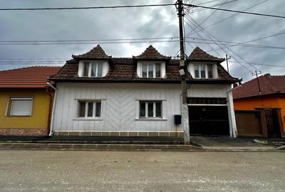 Casă individuală cu 7 camere cu Canalizare în Sânmartin - 1