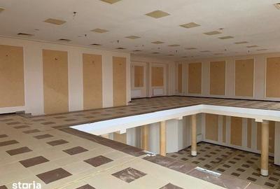 Spațiu comercial, de 450 mp, în Central - 8