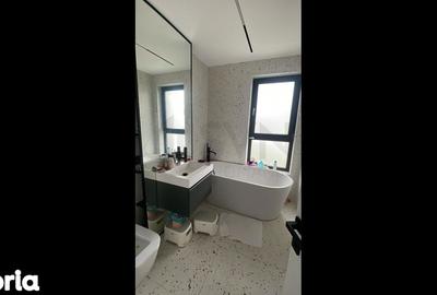 Casă cu 5 camere cu Teren 500 Mp în Central